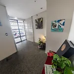 Quarto no bairro Meireles à 50m da Beira-Mar